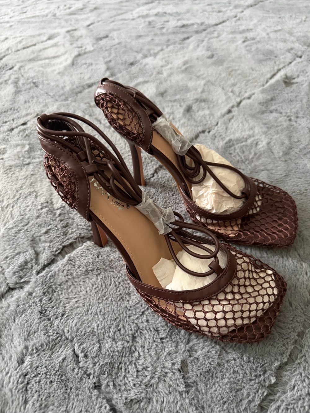 Net Heels - Picture 2 of 2